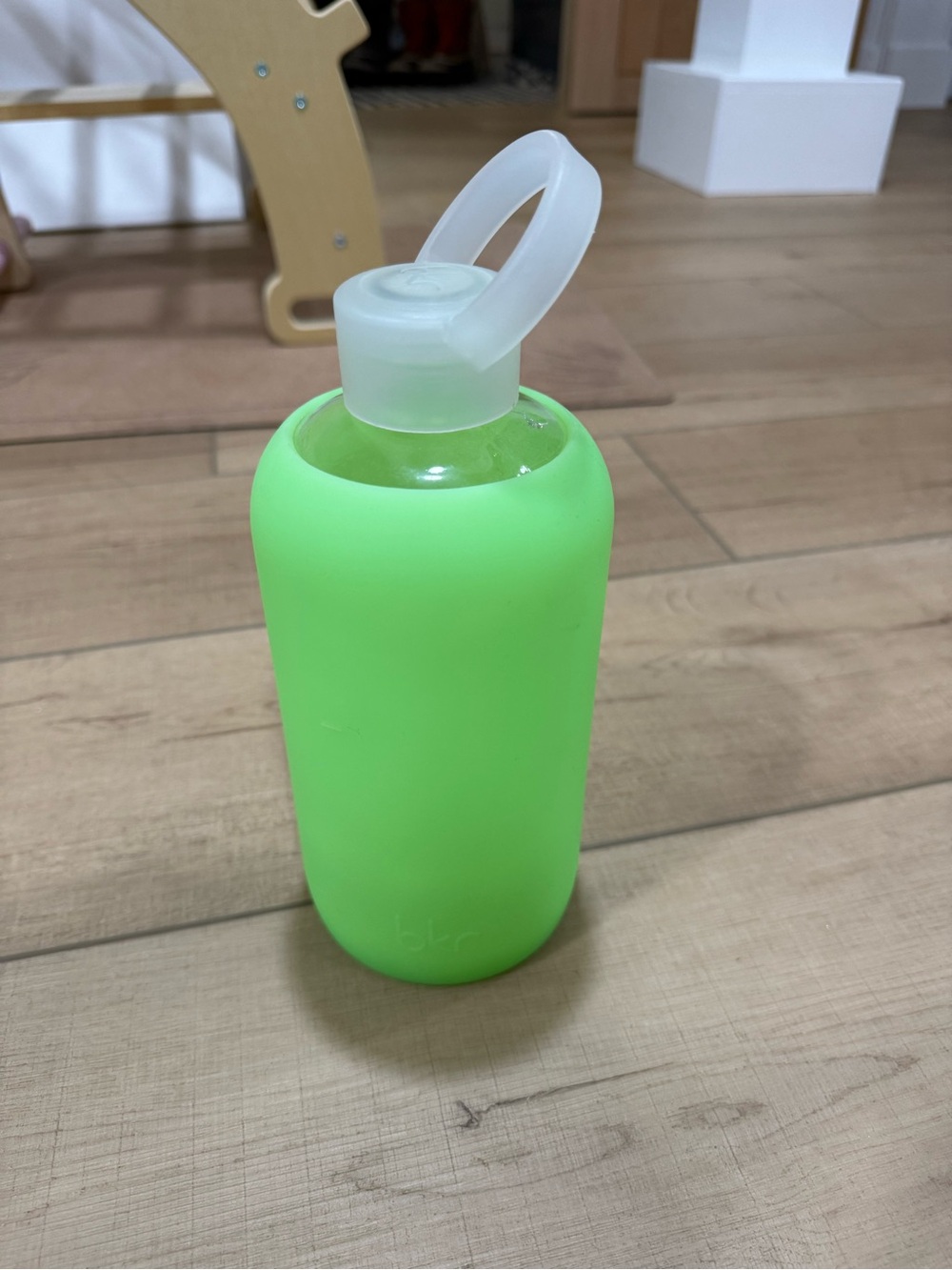 bkr Big 32 oz Neon Green Silicone Sleeve Glass Bottle with Frosted Loop Cap